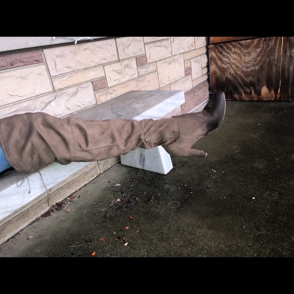 Over the knee brown boots- MAKE OFFER. - Picture 4 of 8